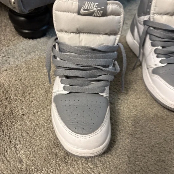 YOUTH Nike Jordan 1's gray/white retro high OG stealth. SIZE 4 -**NO BOX - Picture 10 of 16